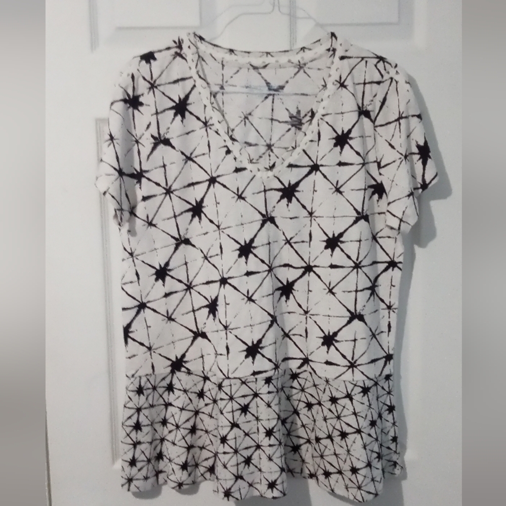 Soft Surroundings Starburst Pattern Tee